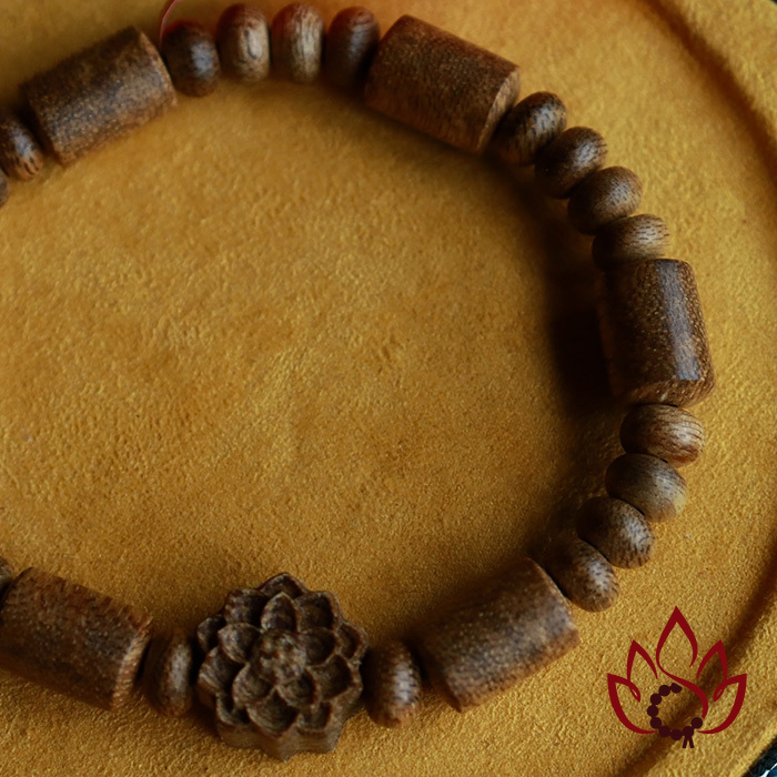 Vòng Trầm Hương Bất Quy Tắc | Charm Hoa Sen | 8 Ly | Trầm Tốc Kiến Tự Nhiên Lâu Năm